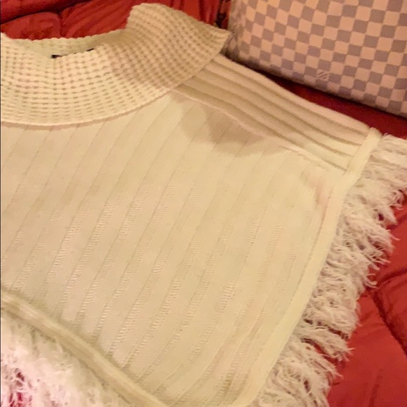 EUC Women's Turtleneck Cable-Knit Poncho One Size - Picture 3 of 3